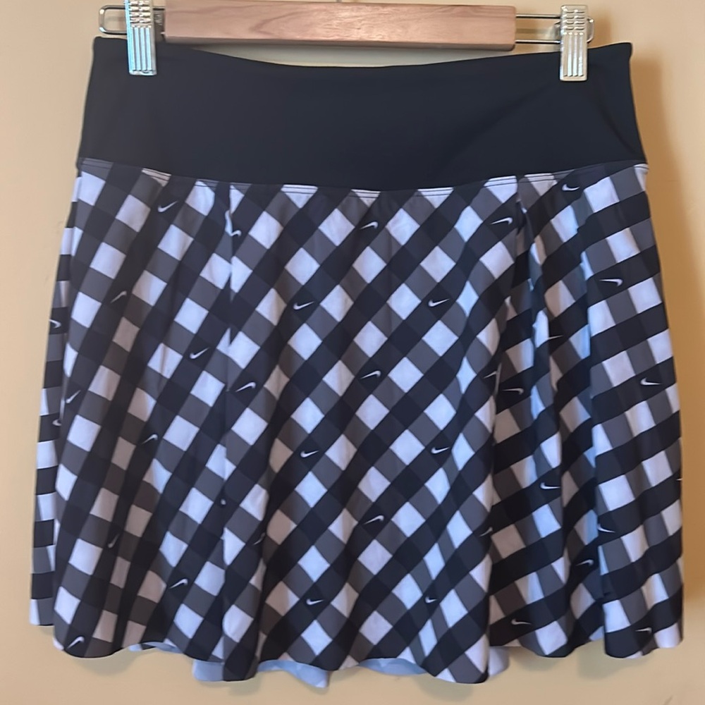 NWOT Nike skirt size medium